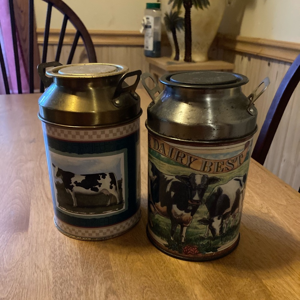 Set of 2 collectible milk can tins